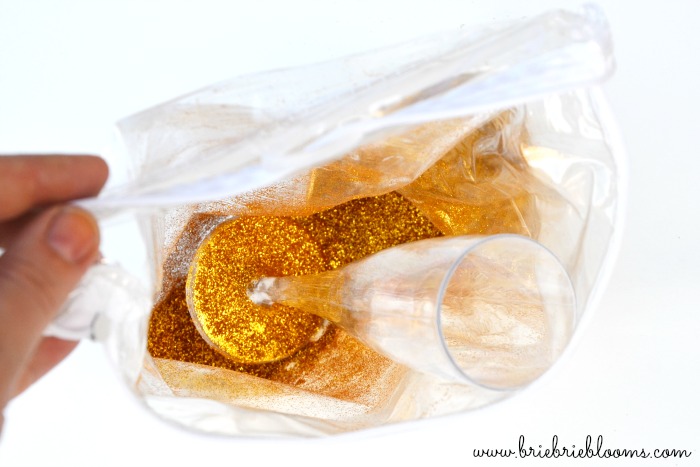 How to Make Glitter Champagne Flutes