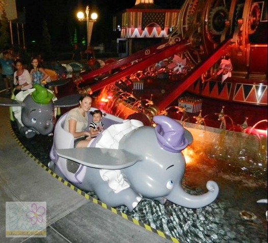 Disneyland-with-infants-riding-Dumbo