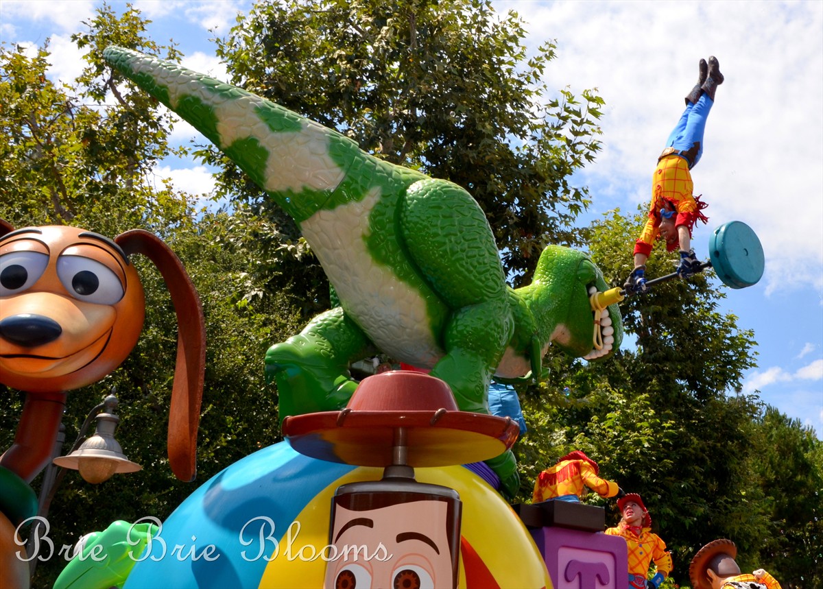 Fun at the California Adventure Pixar Play Parade (6)