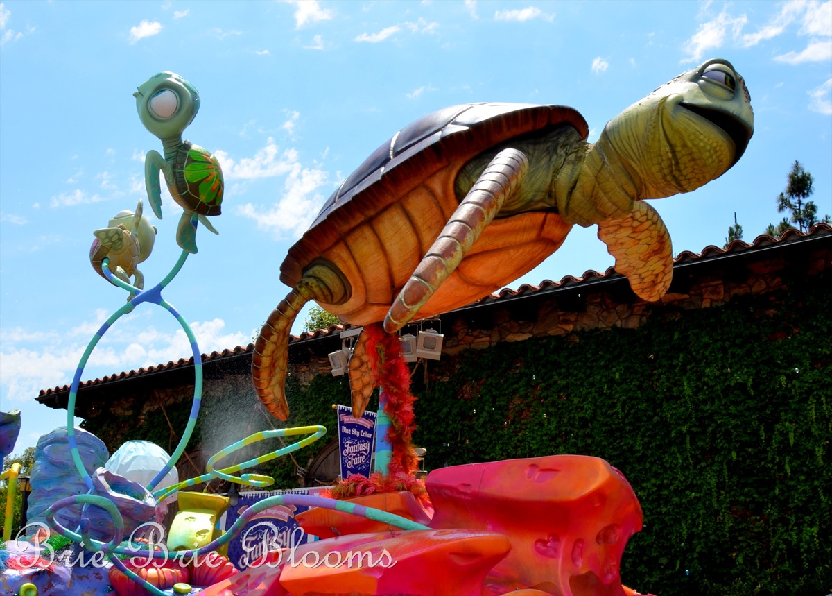 Fun at the California Adventure Pixar Play Parade (7)