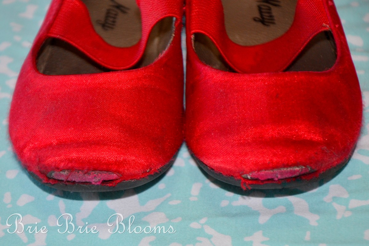 Fix scuffed toes with Easy DIY Glitter Shoes