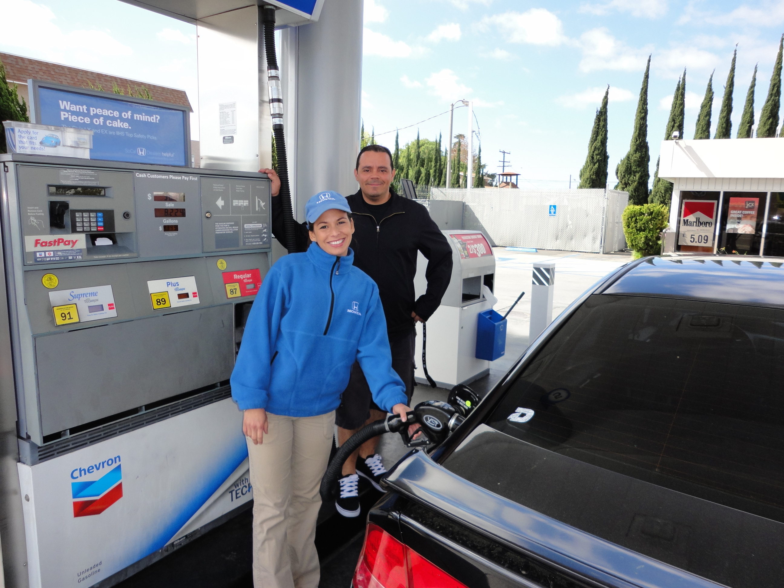 Valley Honda Dealers spreading cheer with free gas