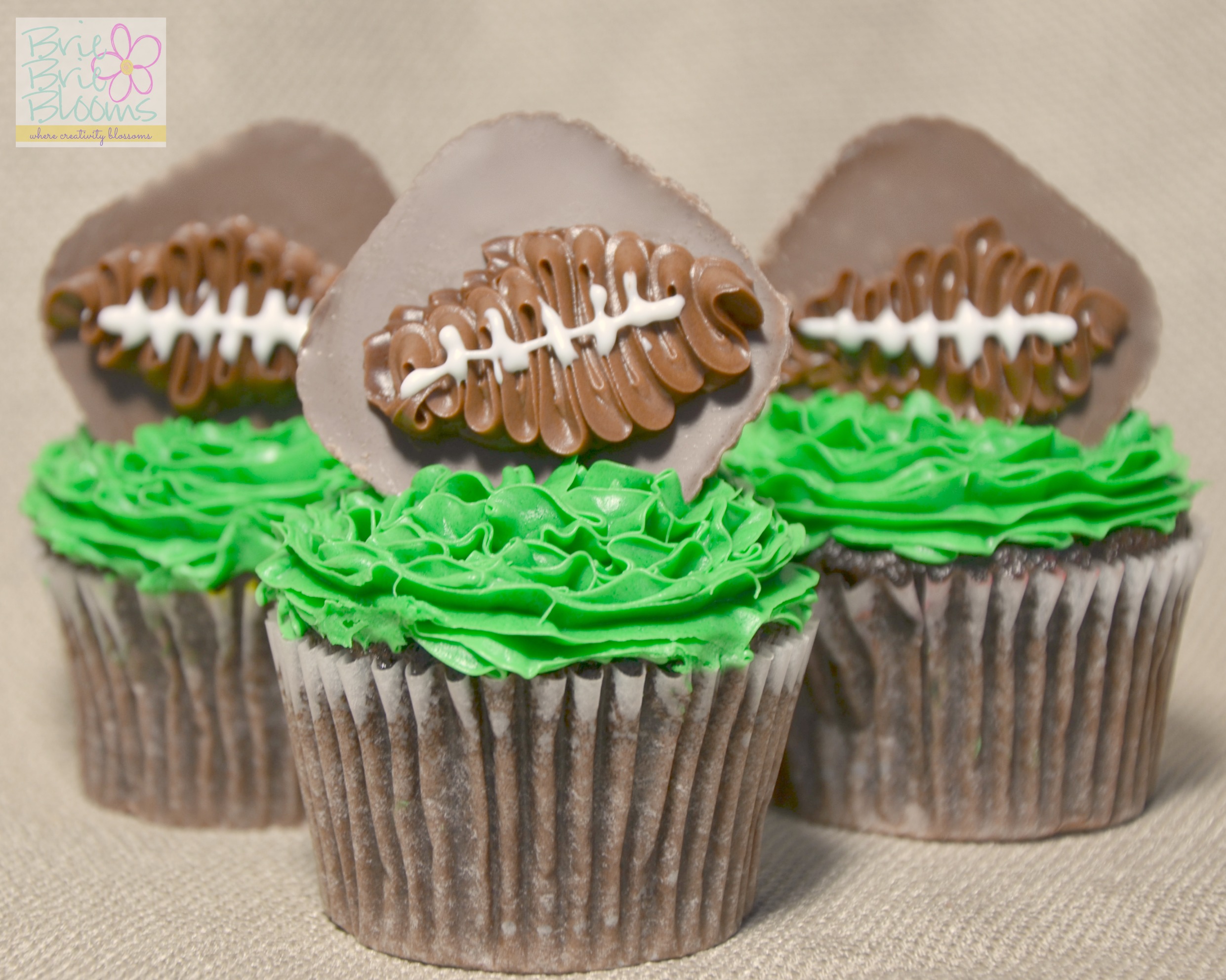 Game Day cupcakes with Nestle Butterfinger Cups #thatnewcrush #shop #cbias