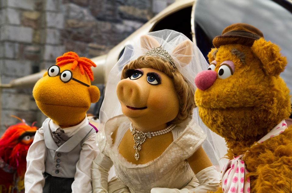 Miss Piggys wedding dress in Disney Muppets Most Wanted