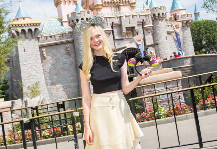 Elle-Fanning-visits-Disneyland