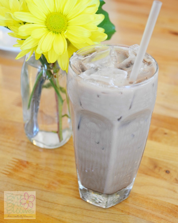 iced-mocha-latte-at-TC-Eggington's