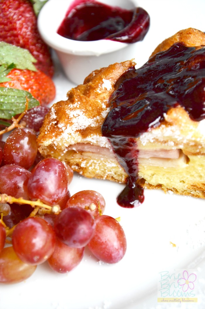 Monte-Cristo-sandwich-berry-puree-Cafe-Orleans-Disneyland