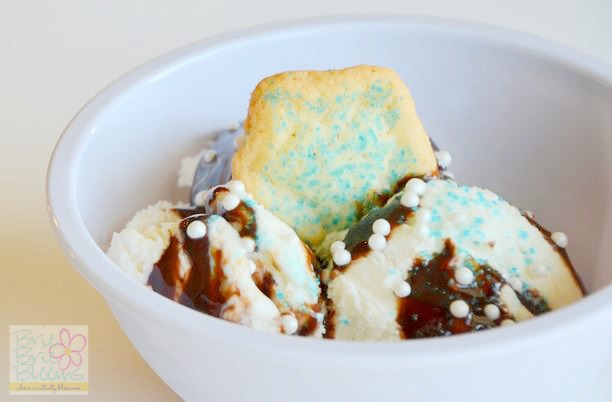 space-mountain-sundae-ice-cream-dessert