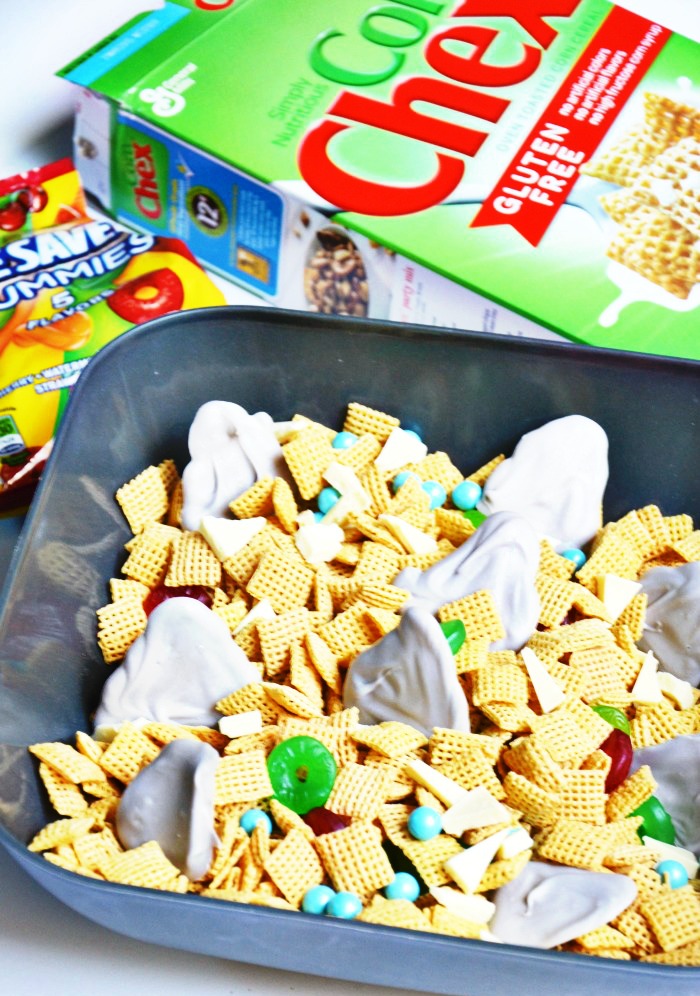 Make this easy shark week snack mix with chocolate shark fins and shark teeth!