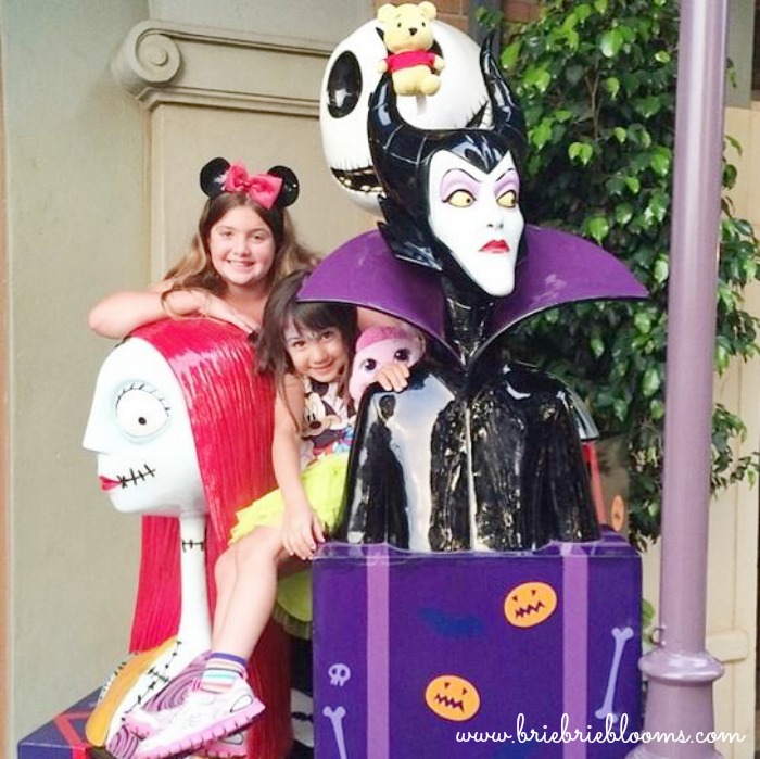 friends-through-blogging-mommies-Disneyland-#DisneySMMoms