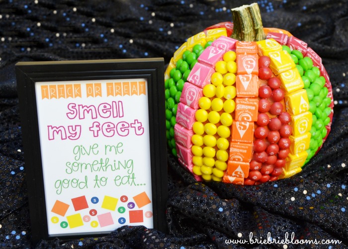 DIY-candy-covered-pumpkin-and-Halloween-printable