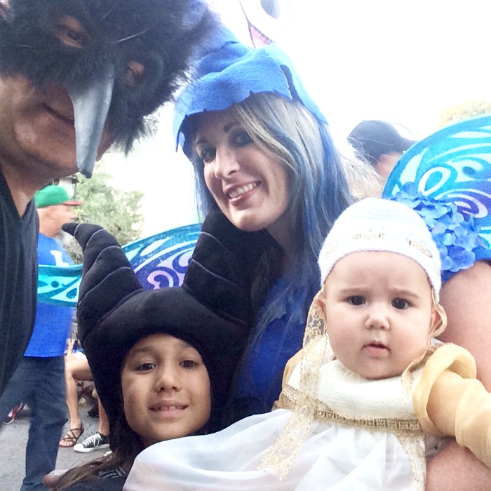 family-Maleficent-costumes-Disneyland