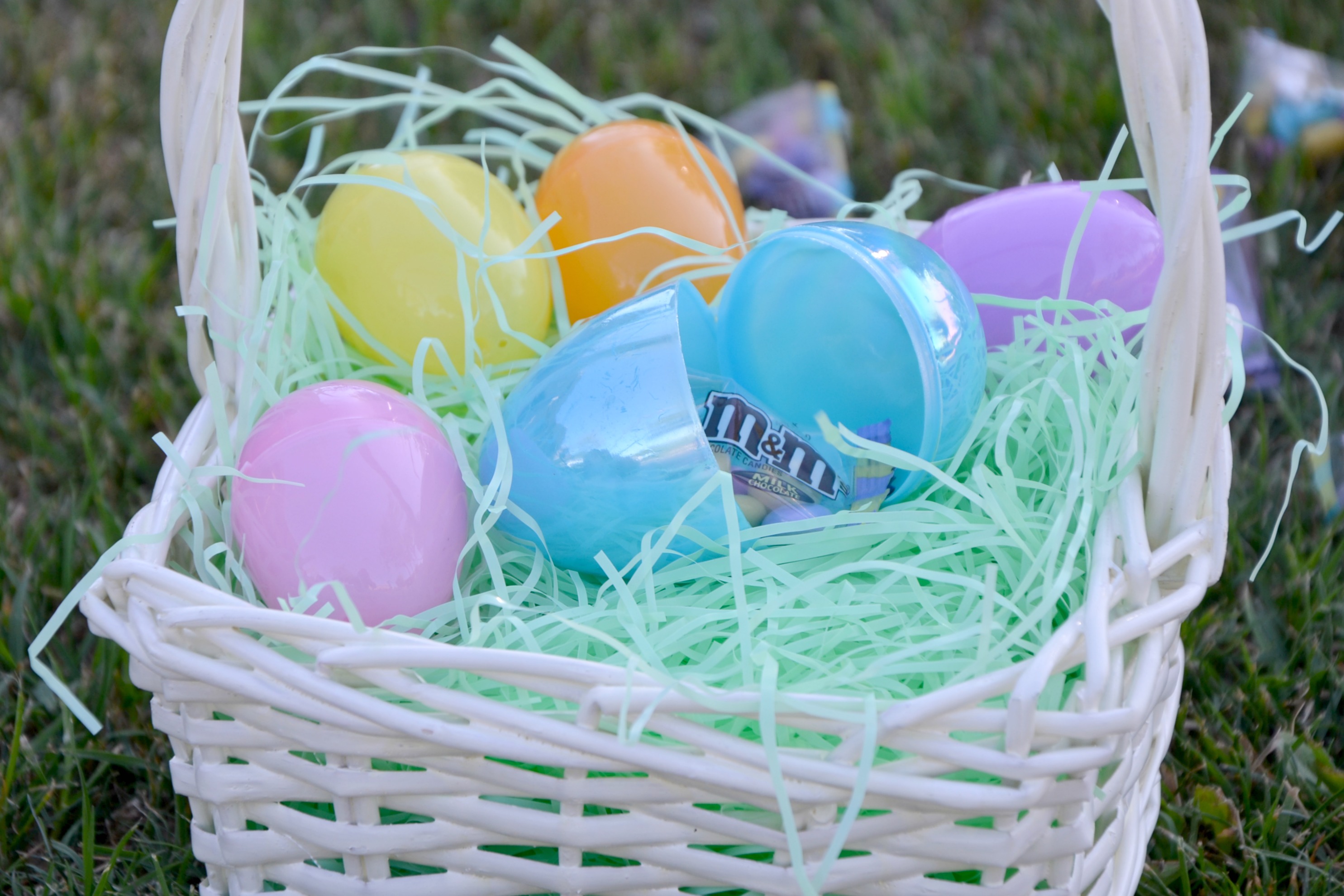 the-perfect-egg-hunt-m&m's-basket