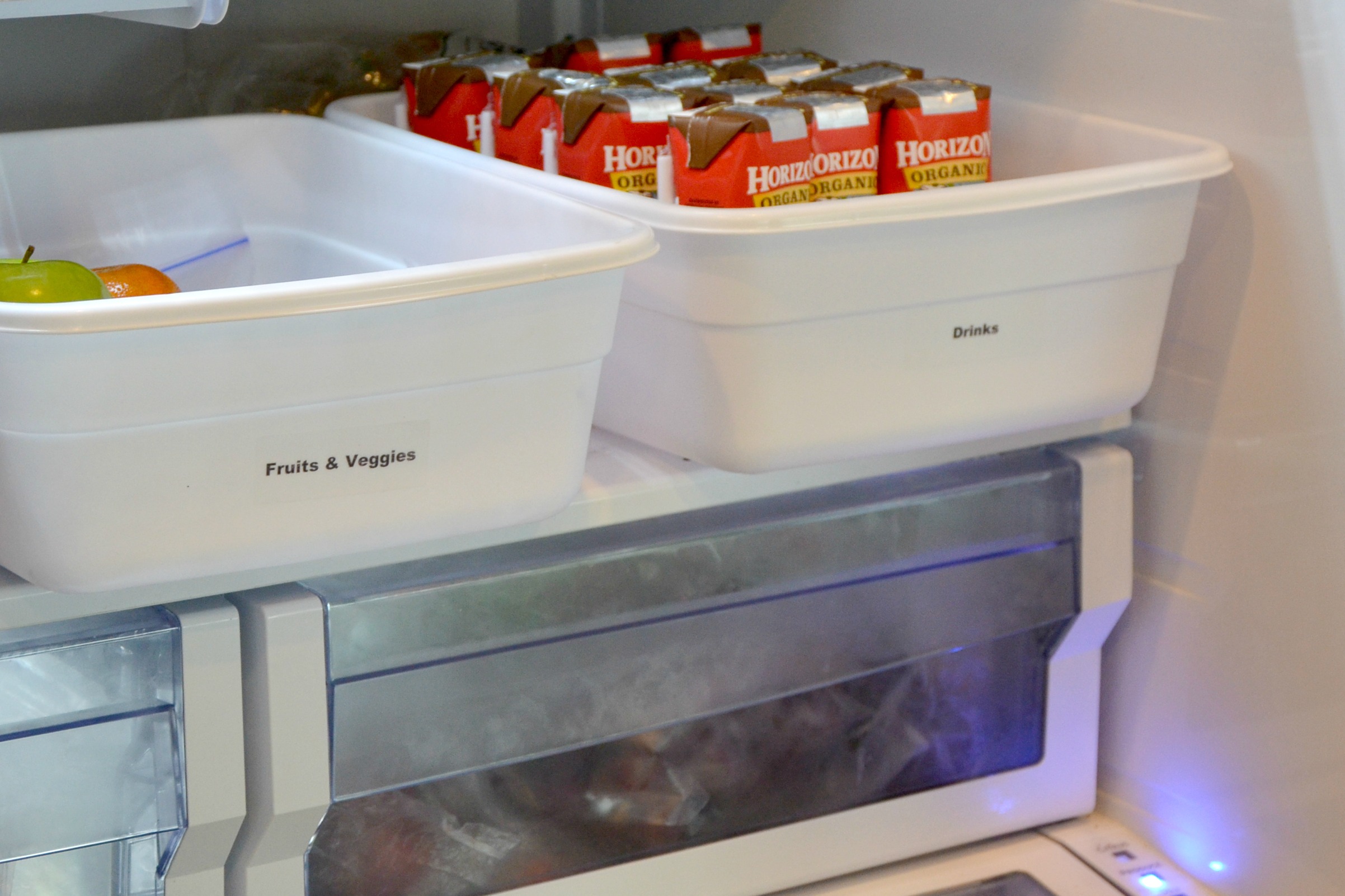 Easy Lunch Box Organization refrigerator