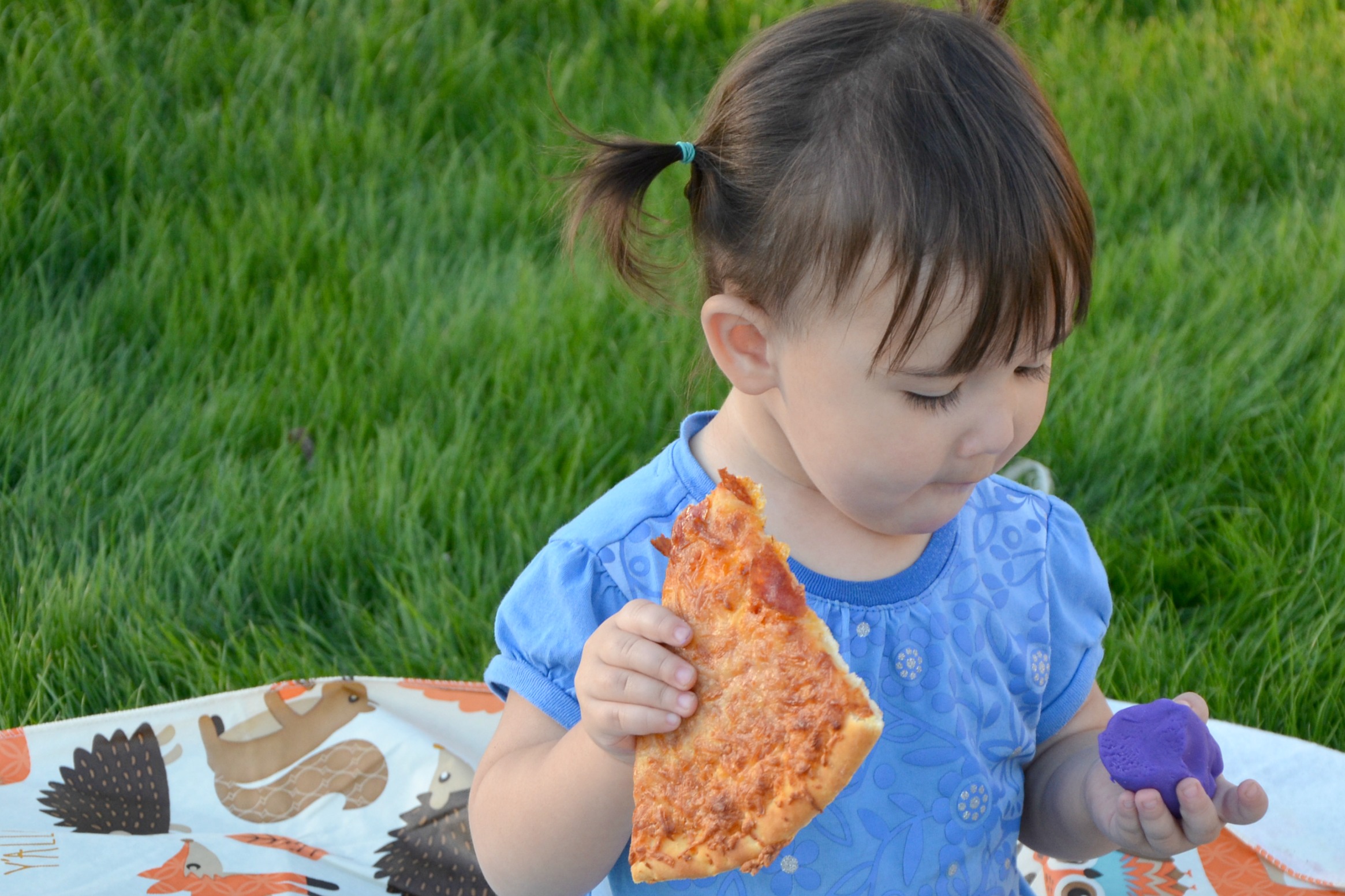 How to Plan a Spontaneous Park Playdate pizza