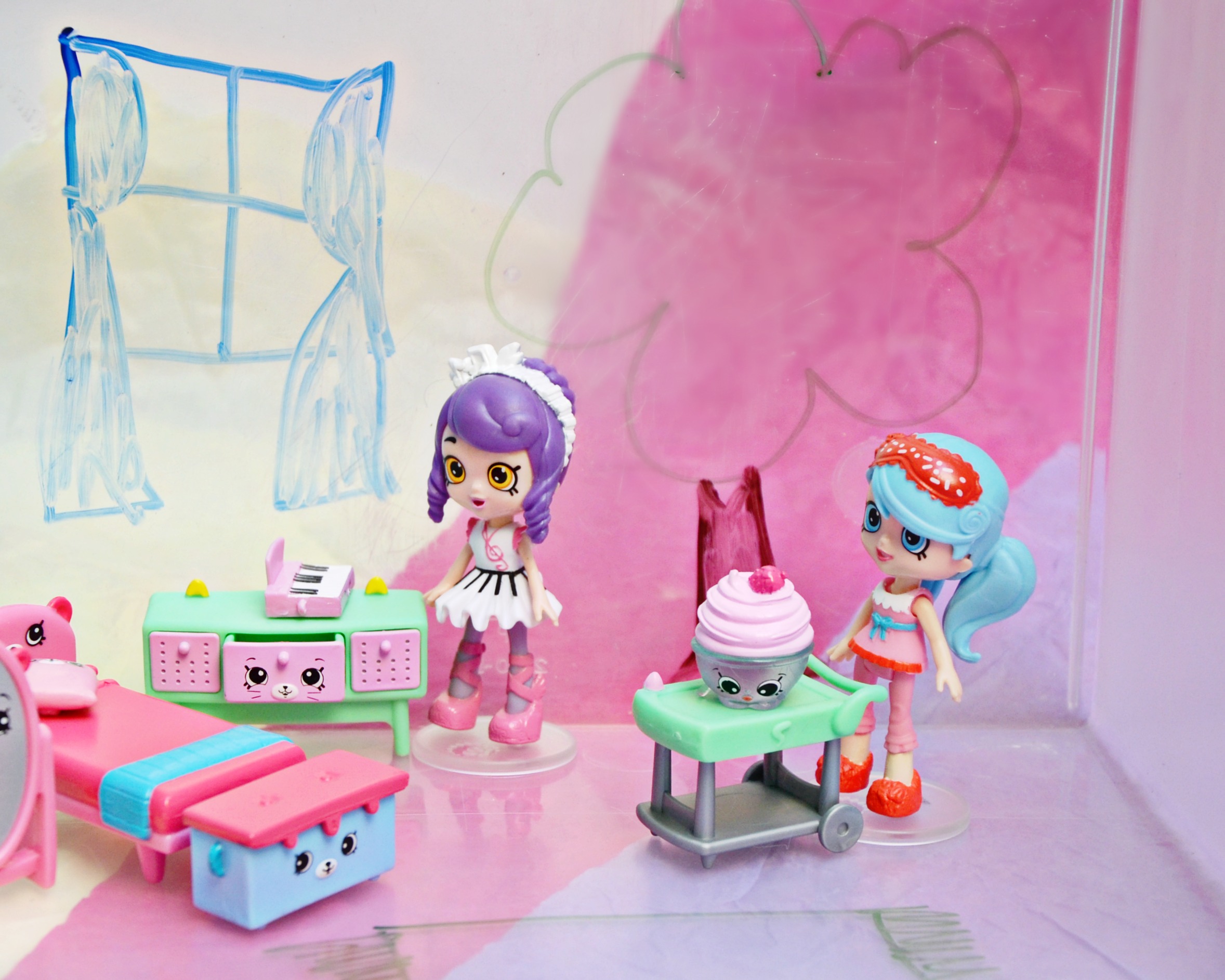 Shopkins storage and play
