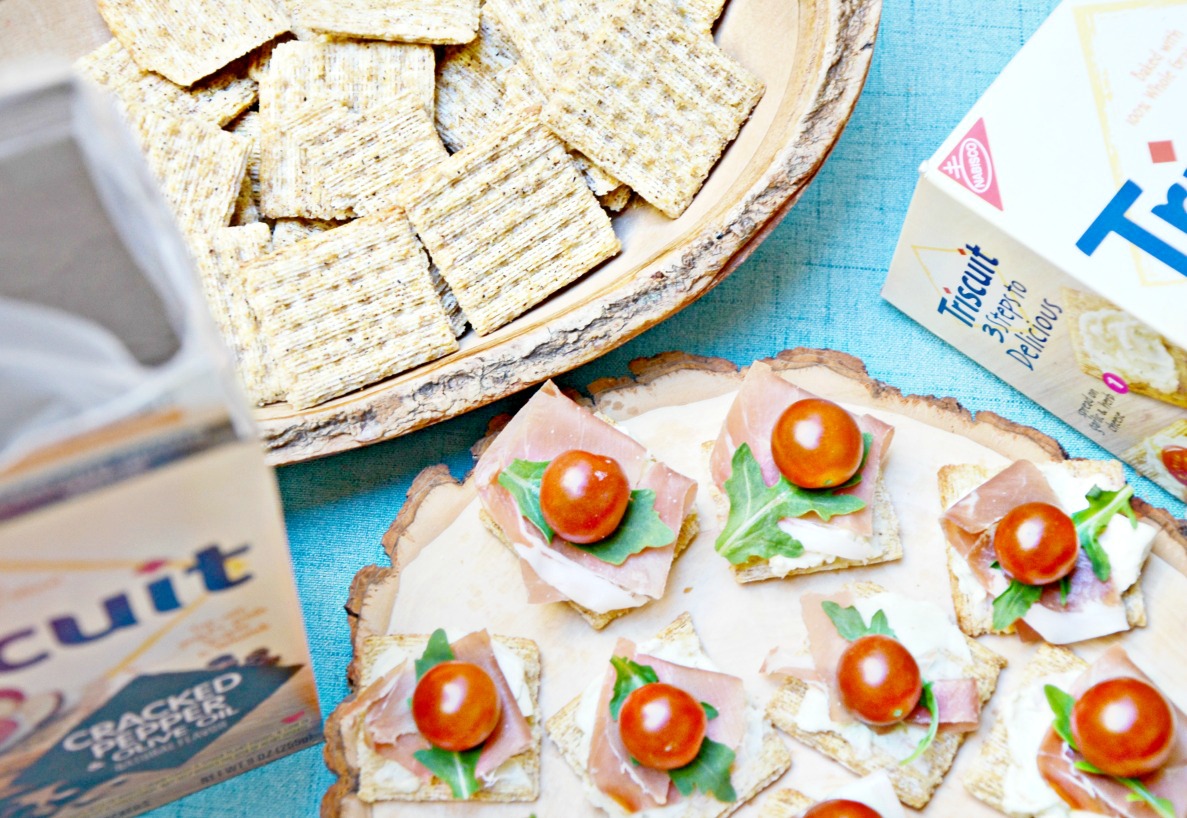 Make Procheeugulascuit Summer Snacks with TRISCUIT crackers, cheese, prosciutto, arugula and tomatoes for easy and yummy summer snacking.