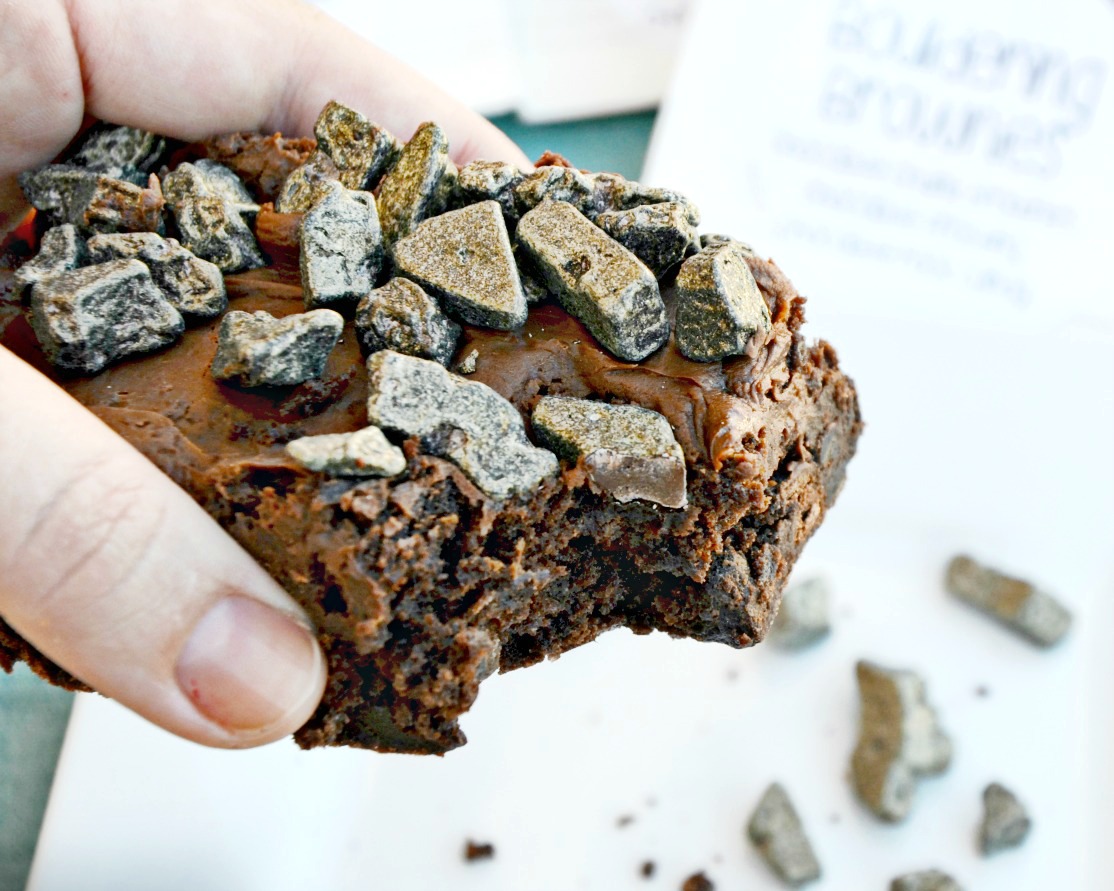 Make these fun bouldering brownies topped with chocolate rocks for your next rock climbing party treat. Package with the free printable label.