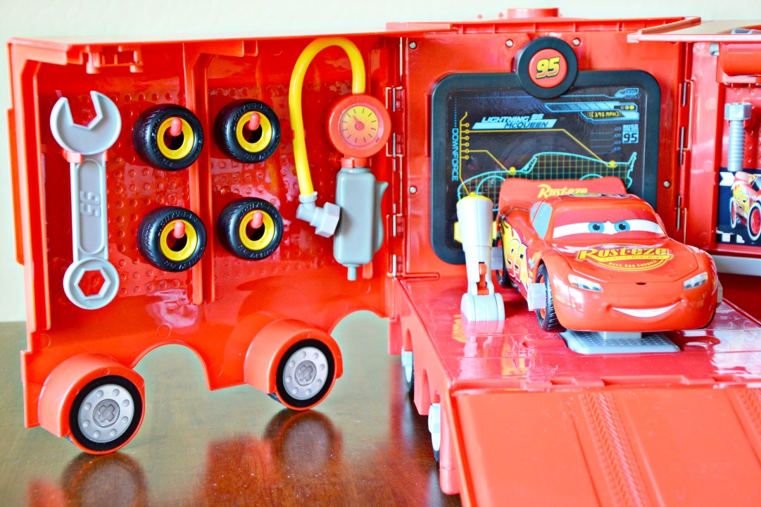 New Disney Cars 3 Lightning McQueen Quick Fix Tool Box With Wheels