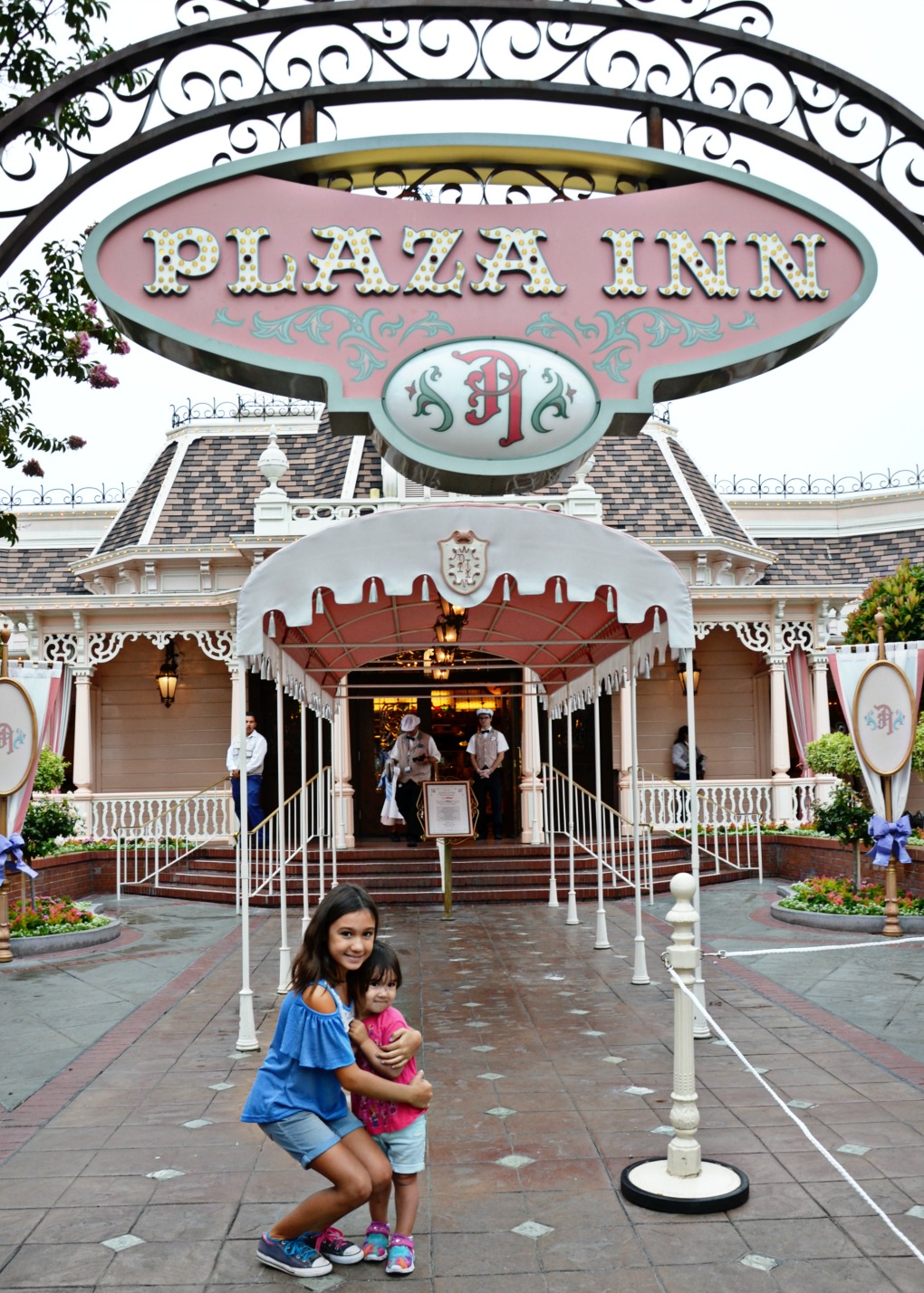 My Disneyland Character Dining Plaza Inn tips will help you create a magical experience during your next Disneyland visit!
