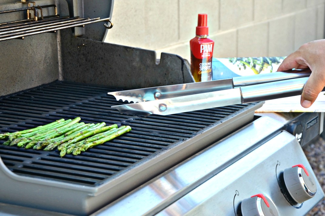 Outdoor entertaining doesn't have to be complicated with these easy grilling and other food ideas. Oprah's cookbook has personal stories and 115 recipes including a yummy grilled asparagus with mimosa dressing.