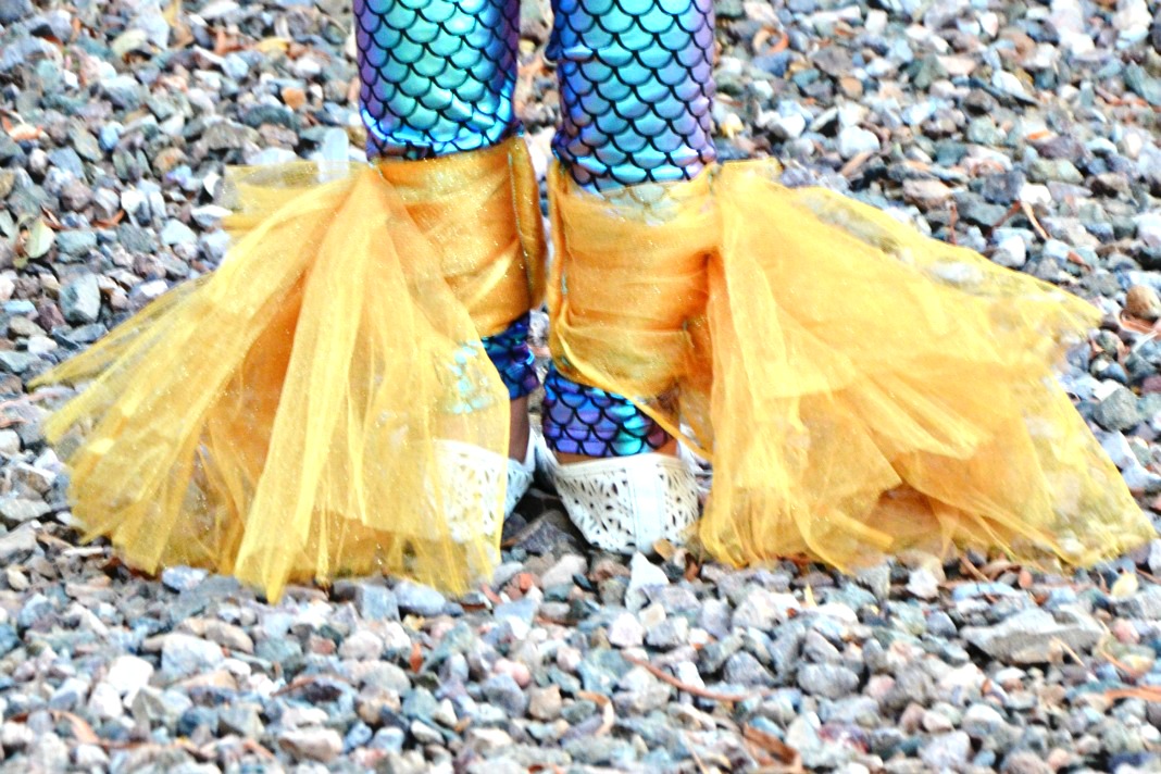 Learn how to add a mermaid fin tail to leggings for an easy DIY mermaid costume. Add accessories to complete the magical look.