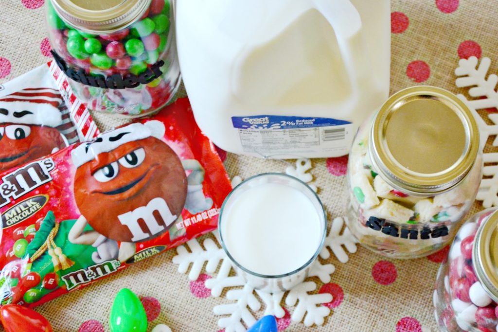 Make these fun Santa Treats in a Jar by filling Ball® Jars with your favorite M&M'S® and labeling with adhesive foam stickers!