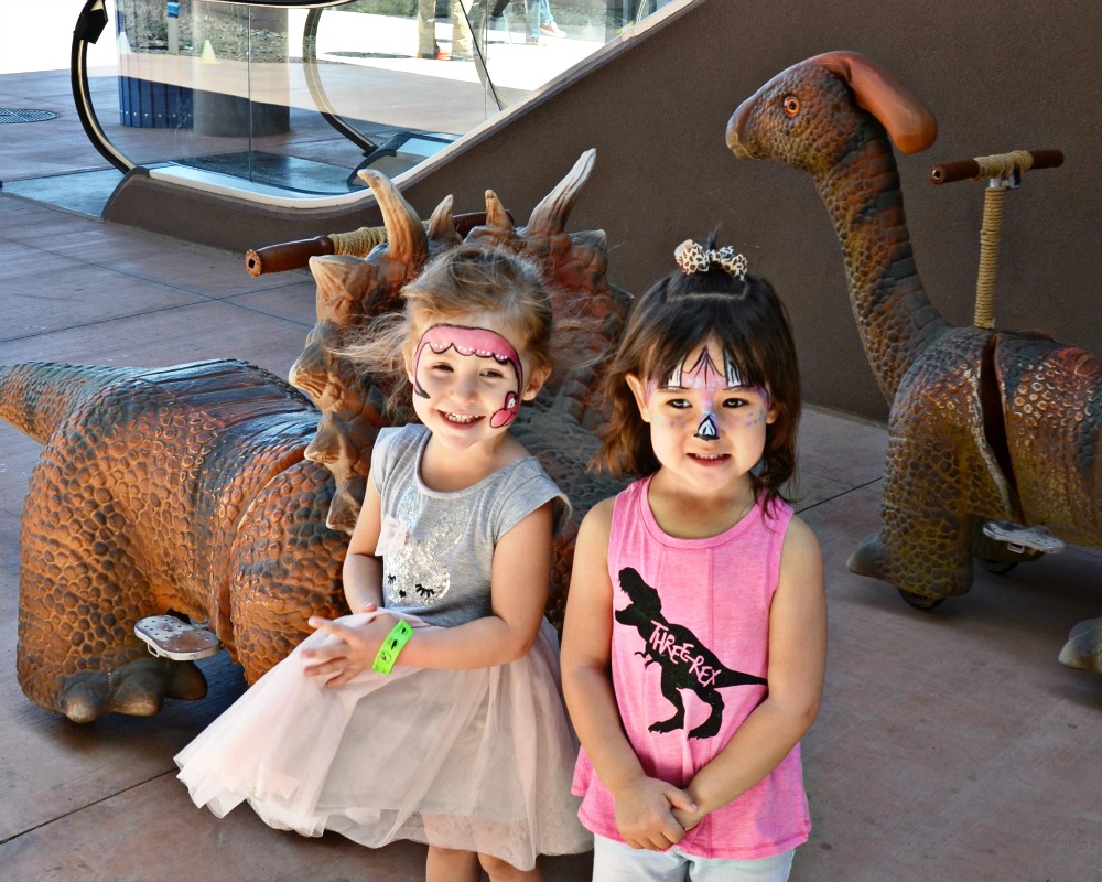 Host the ultimate dinosaur party at Pangaea Land of the Dinosaurs in Scottsdale, Arizona for a party great for preschool aged children.