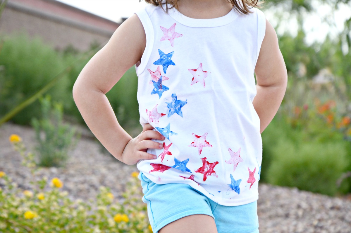 This cute kids craft potato stamp shirt is perfect for summer holidays!