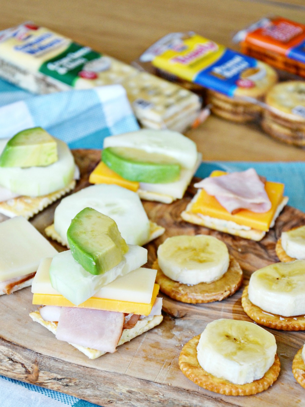 Savory or sweet - get creative with this easy lunch box idea. Stack cracker sandwiches with favorite toppings!