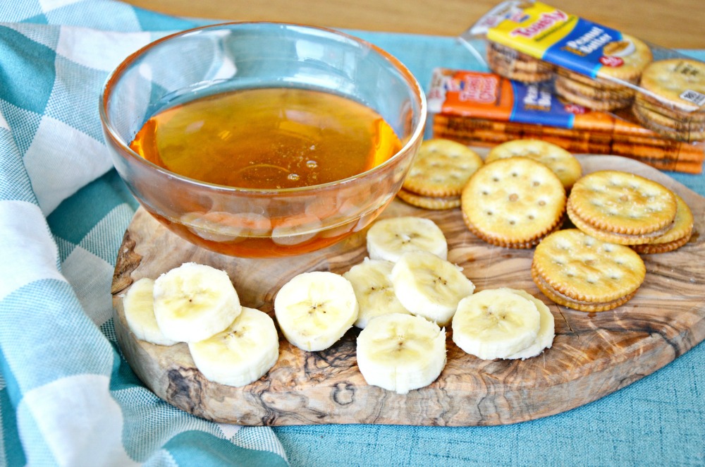 Make these Peanut Butter Banana Honey Sandwiches with peanut butter cracker sandwiches, bananas and honey.