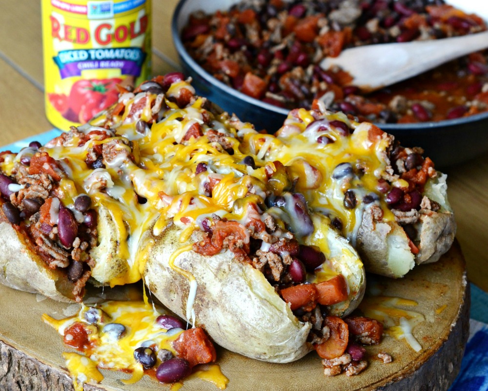 These chili baked potatoes are a quick and delicious family meal.