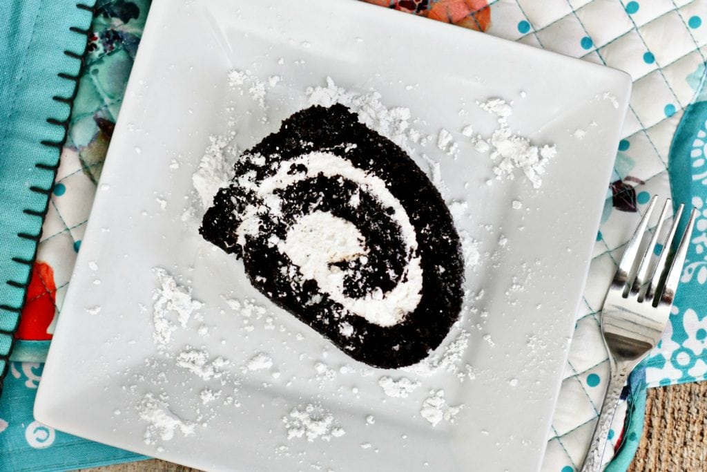 The Dutch Apron® Bakery Chocolate Crème Cake Roll is a yummy addition to your summer desserts.